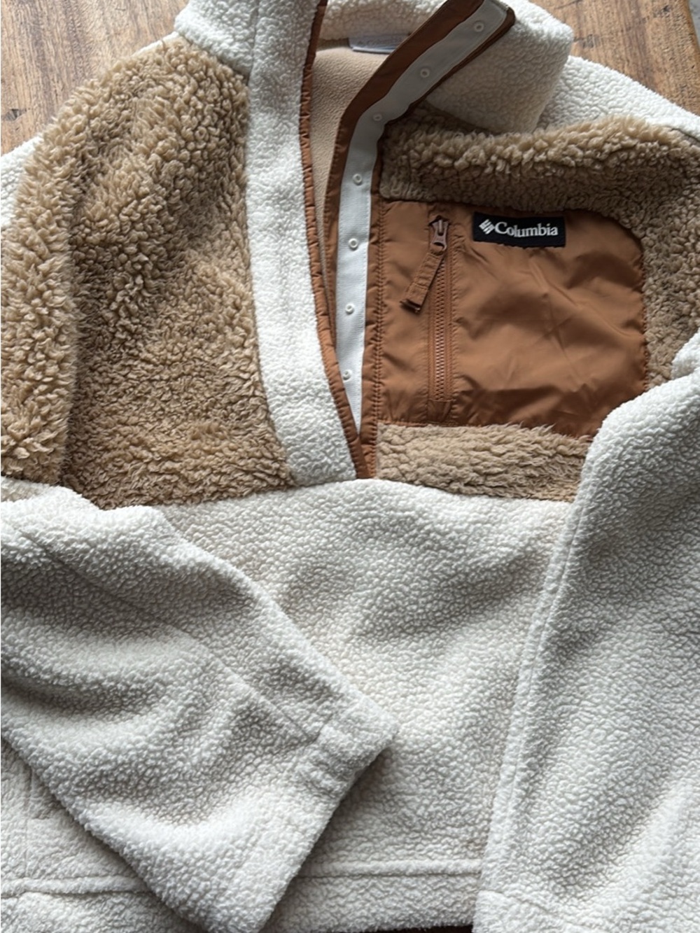 Columbia Womenβs Sherpa Teddy Jacket in Cream and Tan
